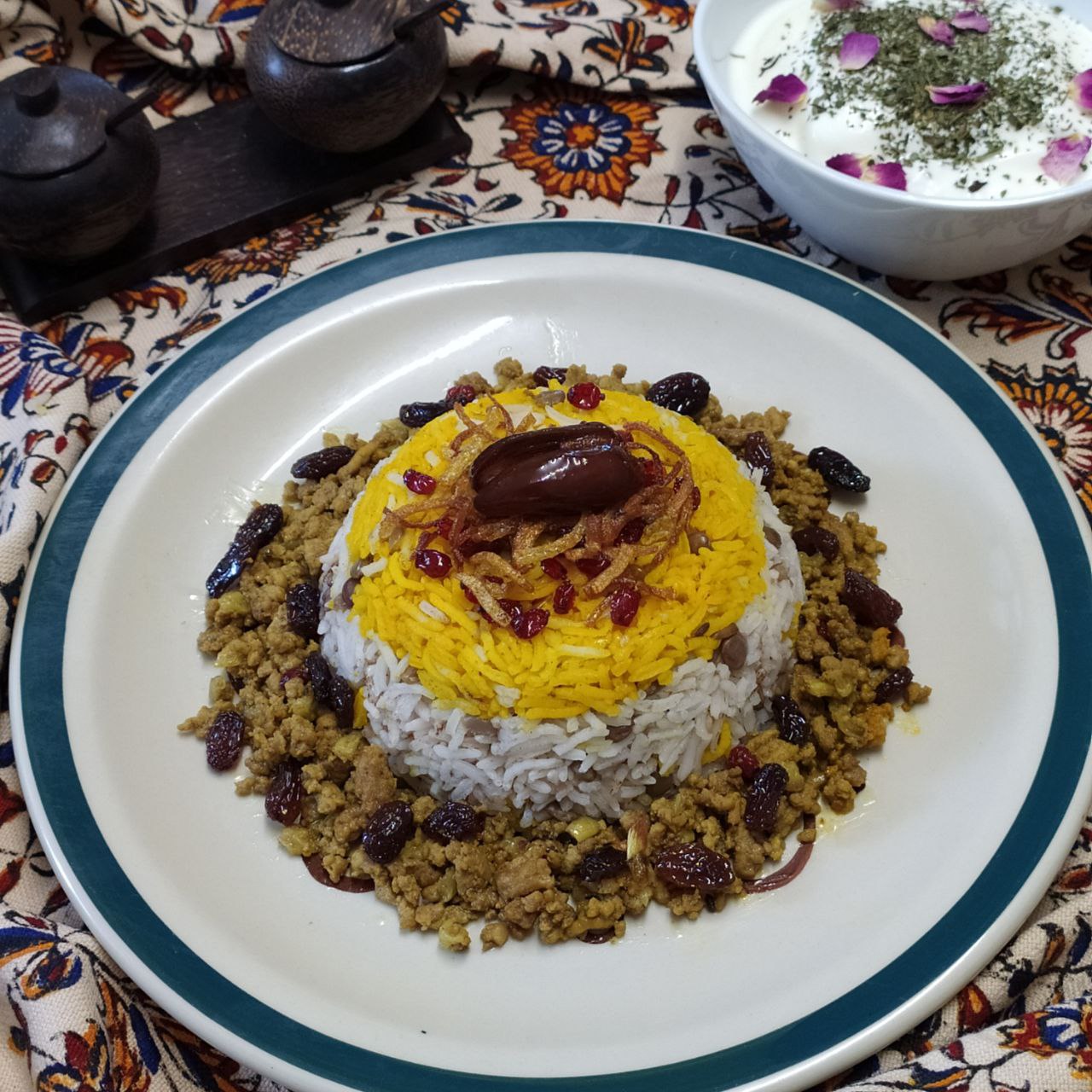 Adas Polo - Authentic Persian Lentil Rice with Beef, Garnished with Sultana and Date (Gluten Free)