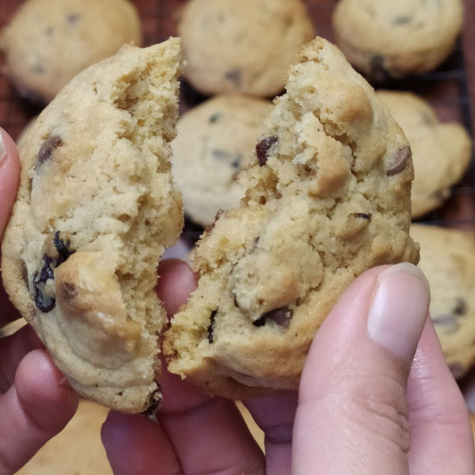 Cookie with Raisins, Chocolate, and Walnuts
