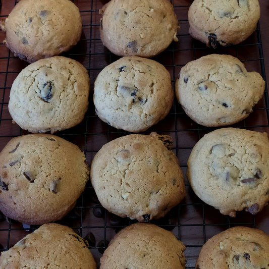 Cookie with Raisins, Chocolate, and Walnuts
