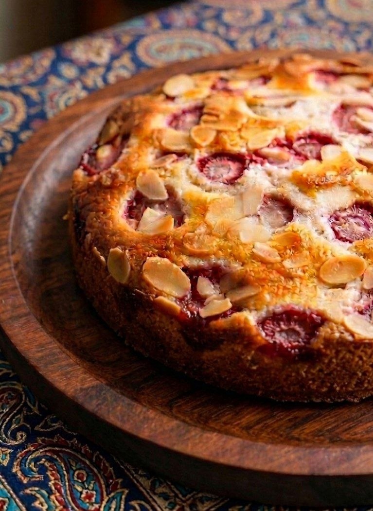 Strawberry & Almond Cake